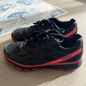 Tomasso women’s cycling shoes. Gently used. Originally $99. Size 40EU USA 9